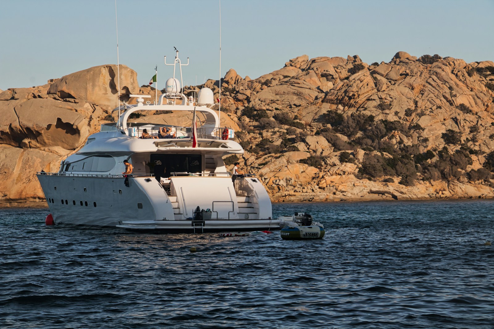 The Exclusive Advantage: Why Affluent Families Choose Boutique Wealth Services